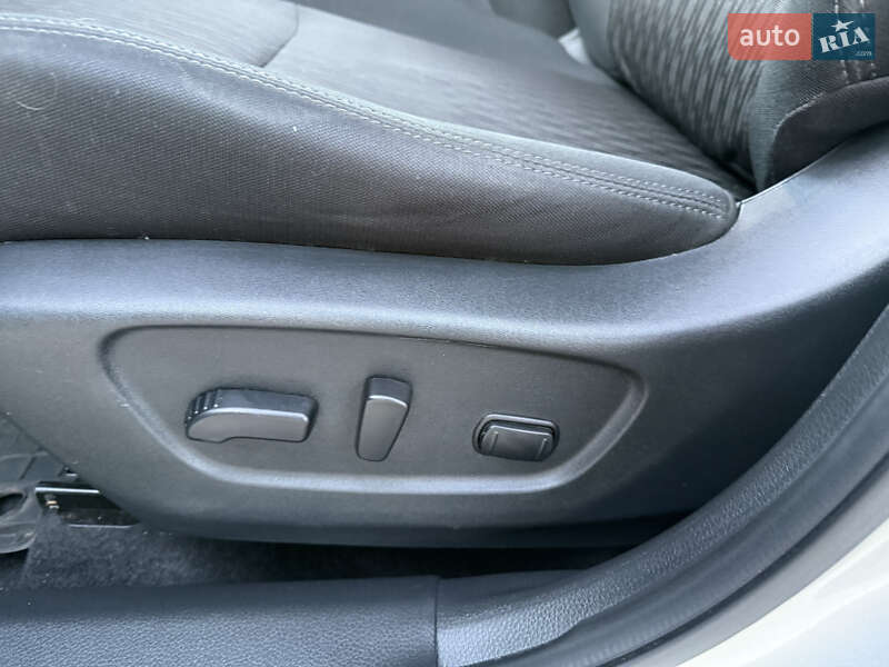 Позашляховик / Кросовер Nissan Rogue 2020 в Ромнах