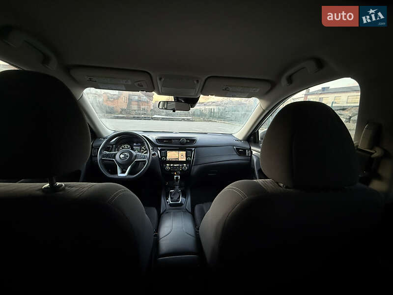 Позашляховик / Кросовер Nissan Rogue 2020 в Ромнах