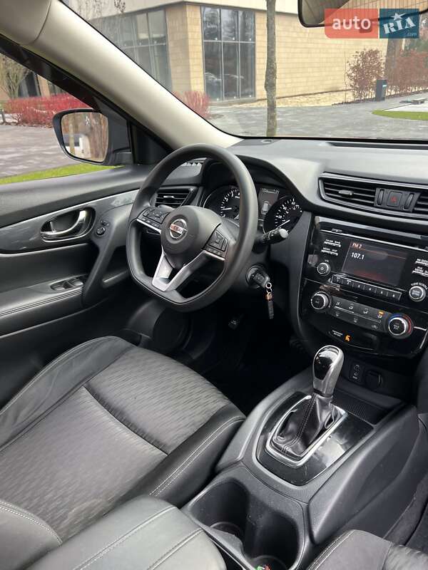 Внедорожник / Кроссовер Nissan Rogue 2017 в Киеве