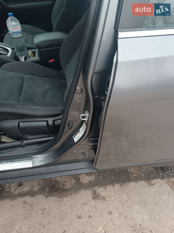 Позашляховик / Кросовер Nissan Rogue 2016 в Лубнах