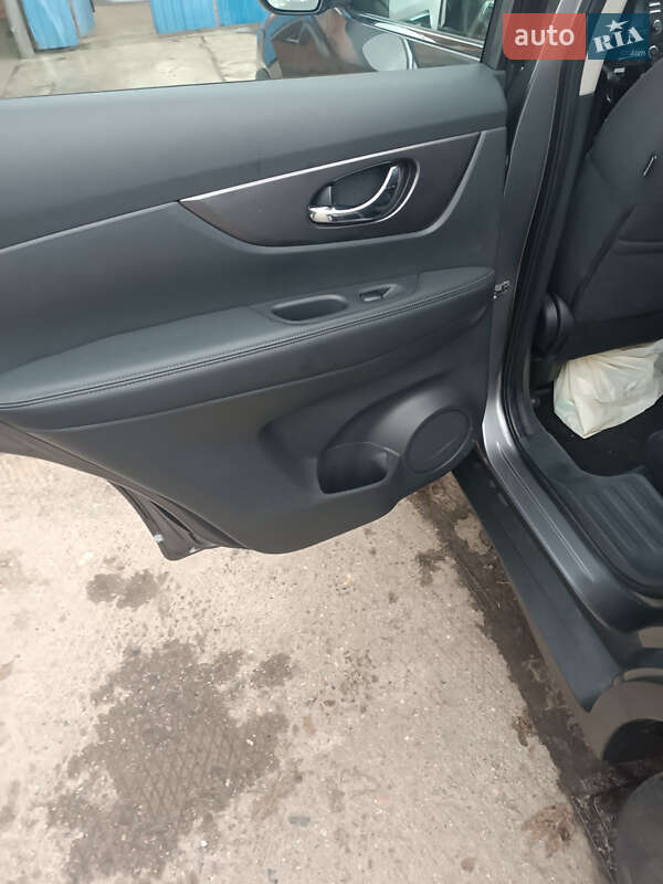 Позашляховик / Кросовер Nissan Rogue 2016 в Лубнах