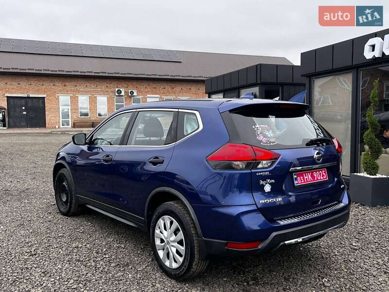 Внедорожник / Кроссовер Nissan Rogue 2017 в Луцке