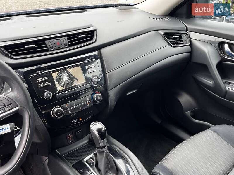 Внедорожник / Кроссовер Nissan Rogue 2017 в Луцке