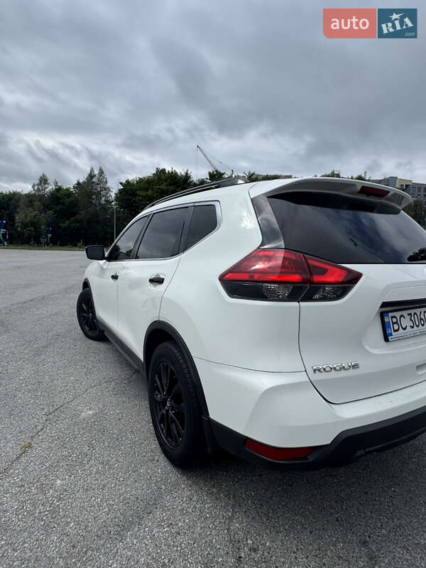 Внедорожник / Кроссовер Nissan Rogue 2016 в Мостиске