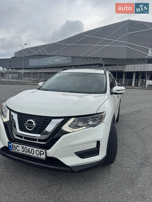 Внедорожник / Кроссовер Nissan Rogue 2016 в Мостиске