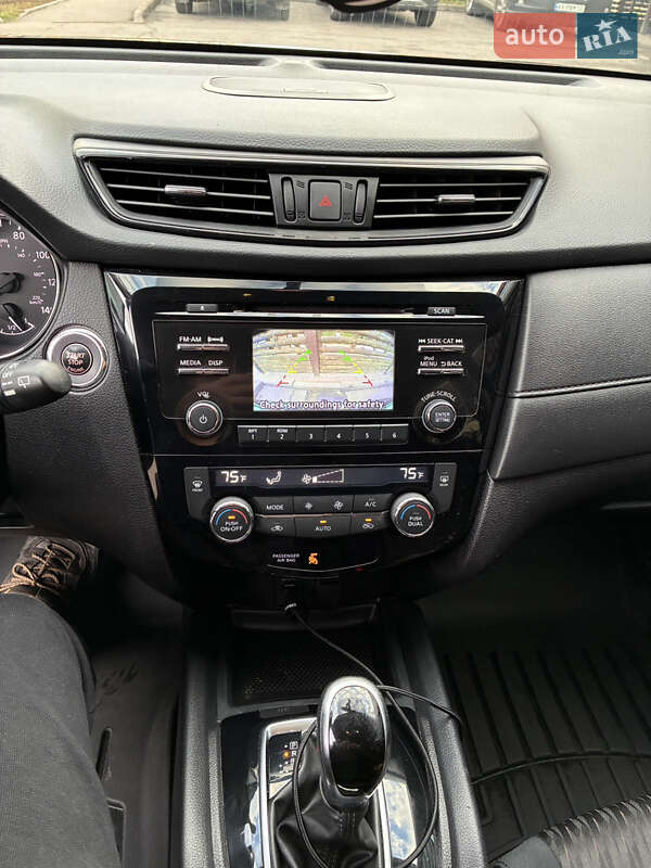 Внедорожник / Кроссовер Nissan Rogue 2016 в Харькове