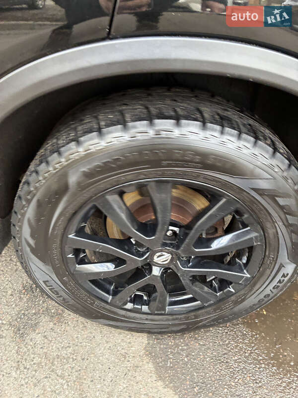 Внедорожник / Кроссовер Nissan Rogue 2016 в Харькове