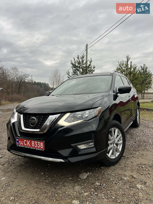 Внедорожник / Кроссовер Nissan Rogue 2018 в Новояворовске