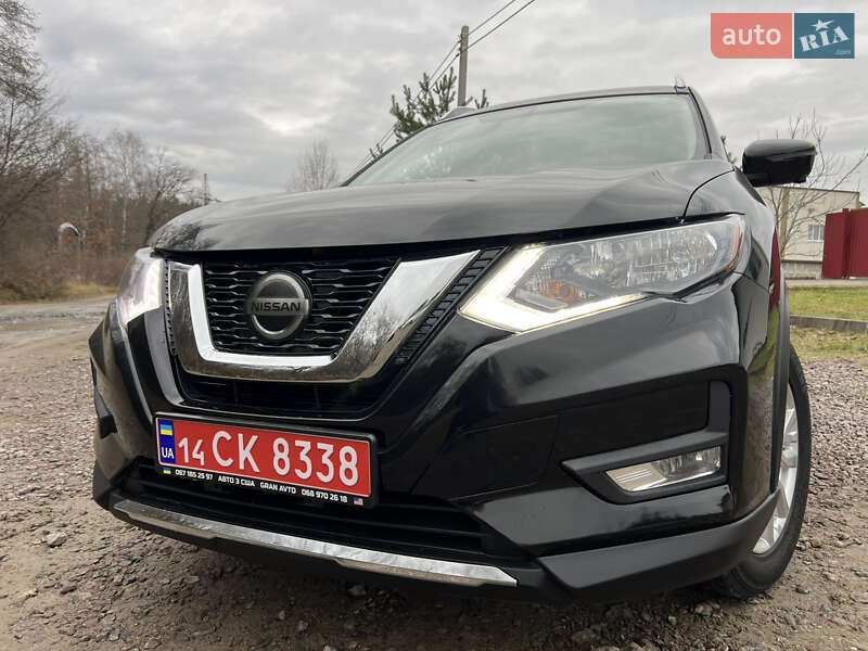 Внедорожник / Кроссовер Nissan Rogue 2018 в Новояворовске