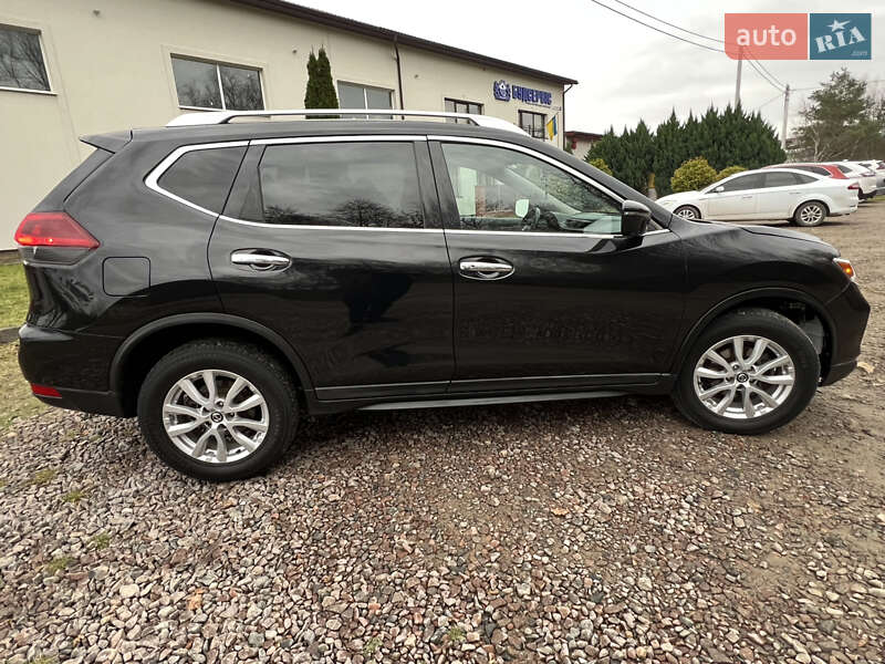 Внедорожник / Кроссовер Nissan Rogue 2018 в Новояворовске