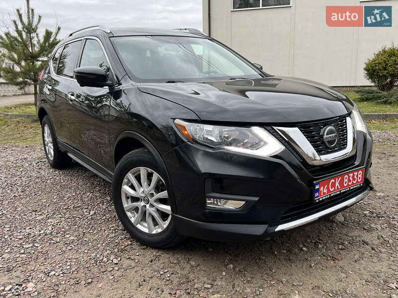Внедорожник / Кроссовер Nissan Rogue 2018 в Новояворовске
