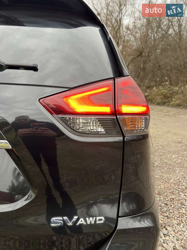 Внедорожник / Кроссовер Nissan Rogue 2018 в Новояворовске