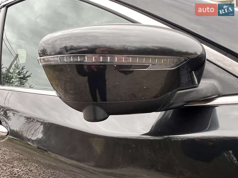 Внедорожник / Кроссовер Nissan Rogue 2018 в Новояворовске