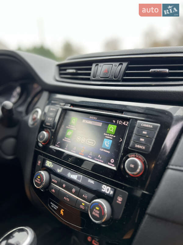 Внедорожник / Кроссовер Nissan Rogue 2018 в Новояворовске