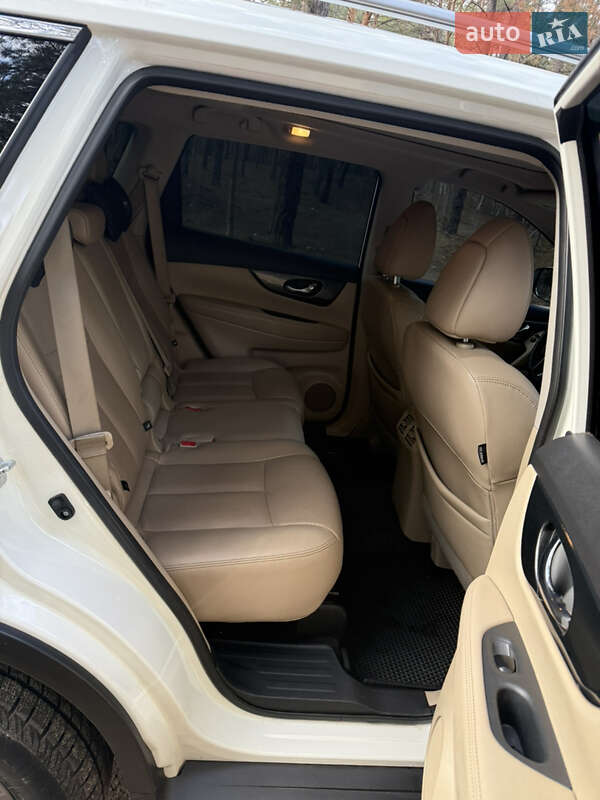 Внедорожник / Кроссовер Nissan Rogue 2015 в Краснокутске