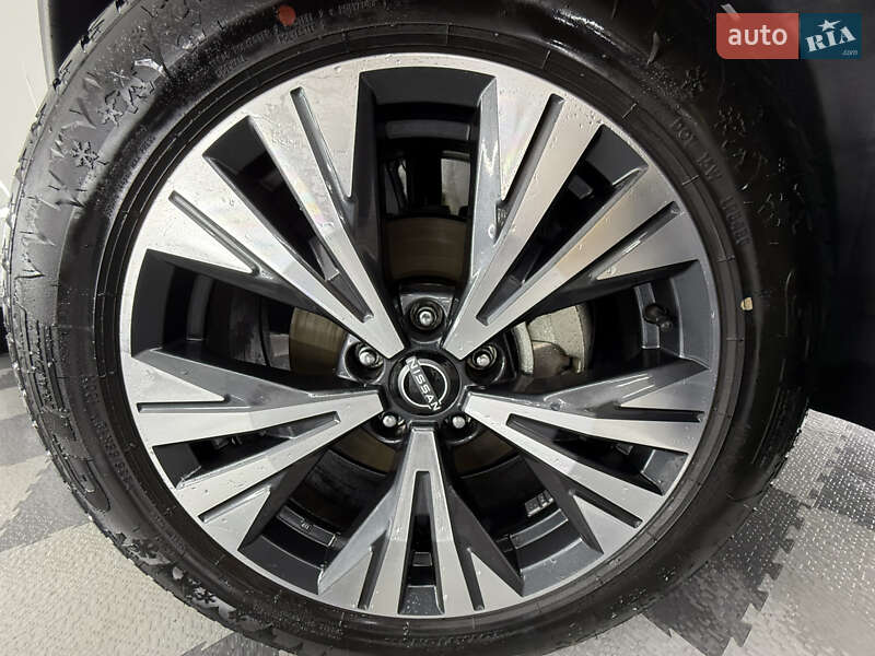 Позашляховик / Кросовер Nissan Rogue 2023 в Трускавці