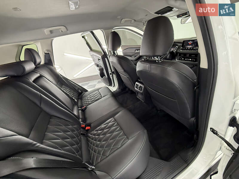 Позашляховик / Кросовер Nissan Rogue 2023 в Трускавці