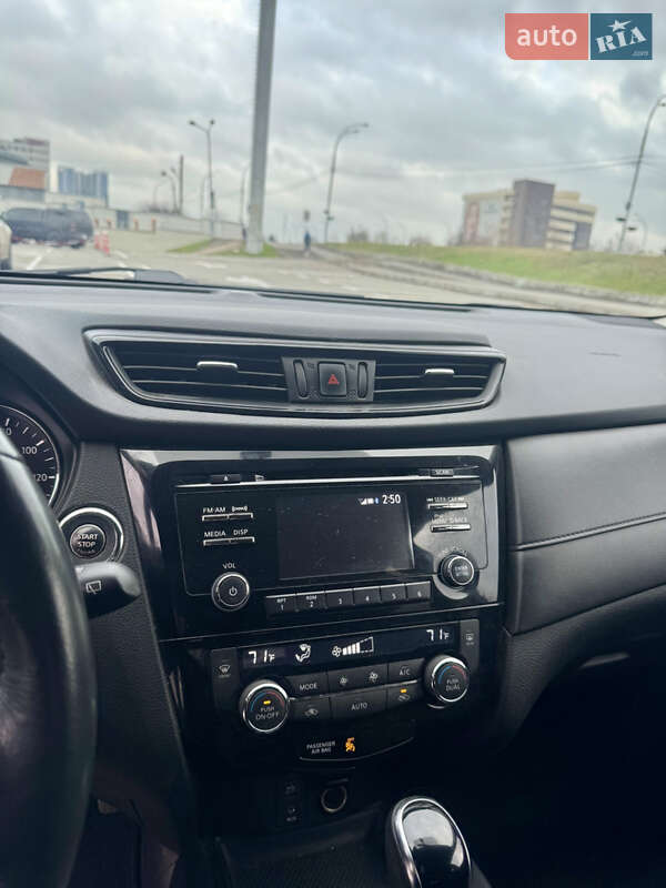Внедорожник / Кроссовер Nissan Rogue 2017 в Киеве