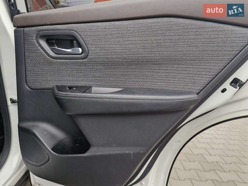 Позашляховик / Кросовер Nissan Rogue 2021 в Умані