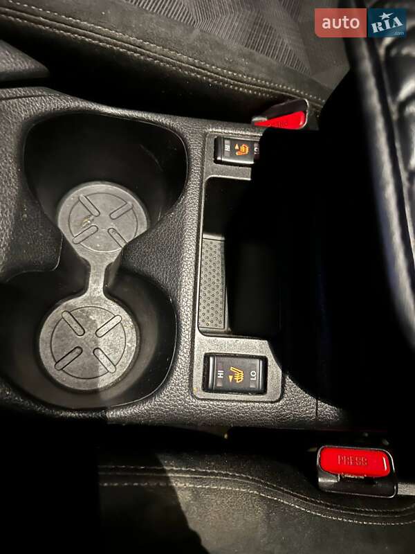 Позашляховик / Кросовер Nissan Rogue 2016 в Києві