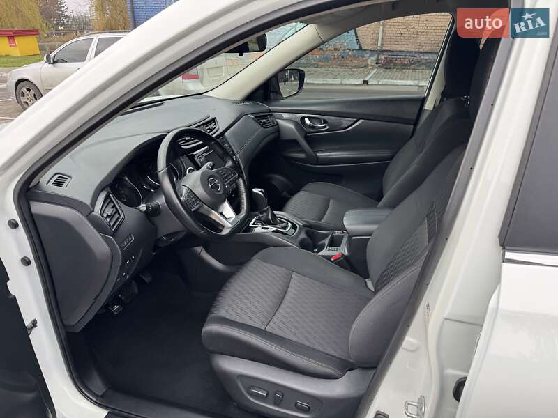 Позашляховик / Кросовер Nissan Rogue 2018 в Луцьку