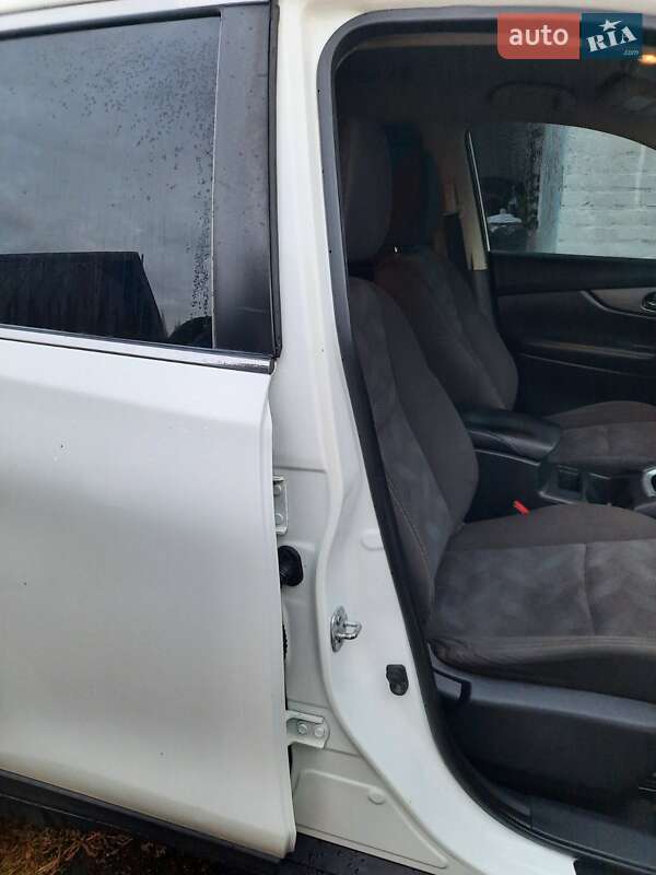 Позашляховик / Кросовер Nissan Rogue 2016 в Києві