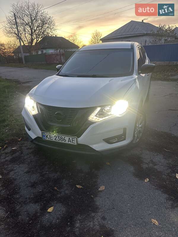 Позашляховик / Кросовер Nissan Rogue 2016 в Києві