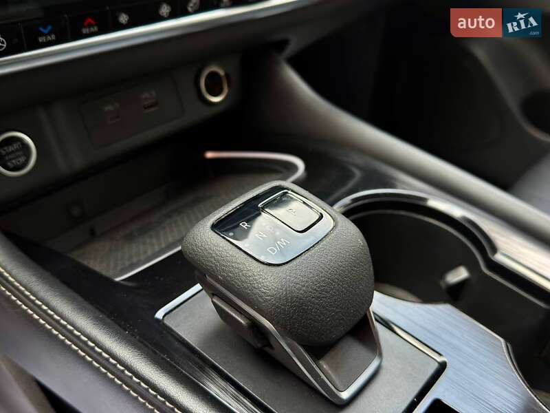 Позашляховик / Кросовер Nissan Rogue 2020 в Львові