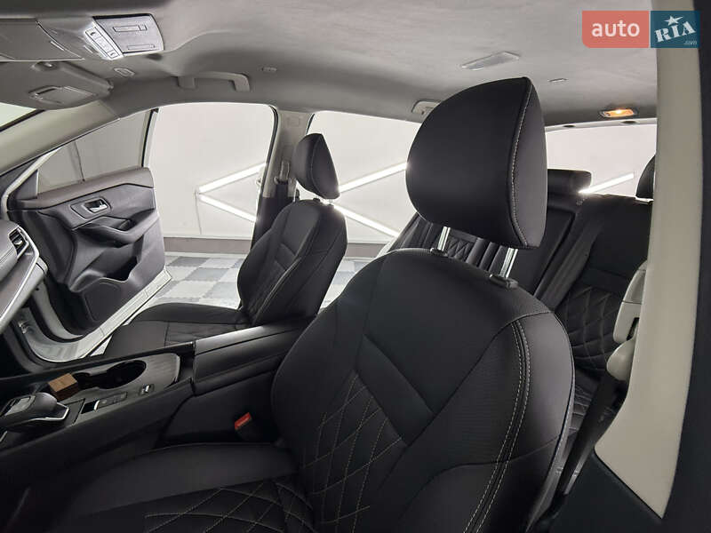 Внедорожник / Кроссовер Nissan Rogue 2023 в Трускавце