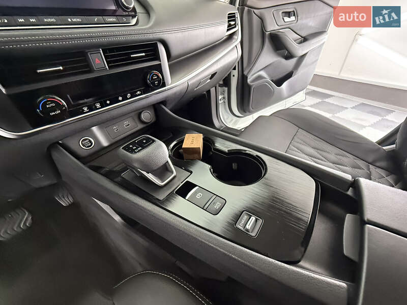 Внедорожник / Кроссовер Nissan Rogue 2023 в Трускавце