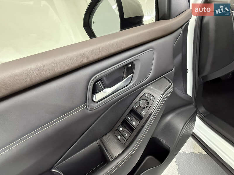 Внедорожник / Кроссовер Nissan Rogue 2023 в Трускавце