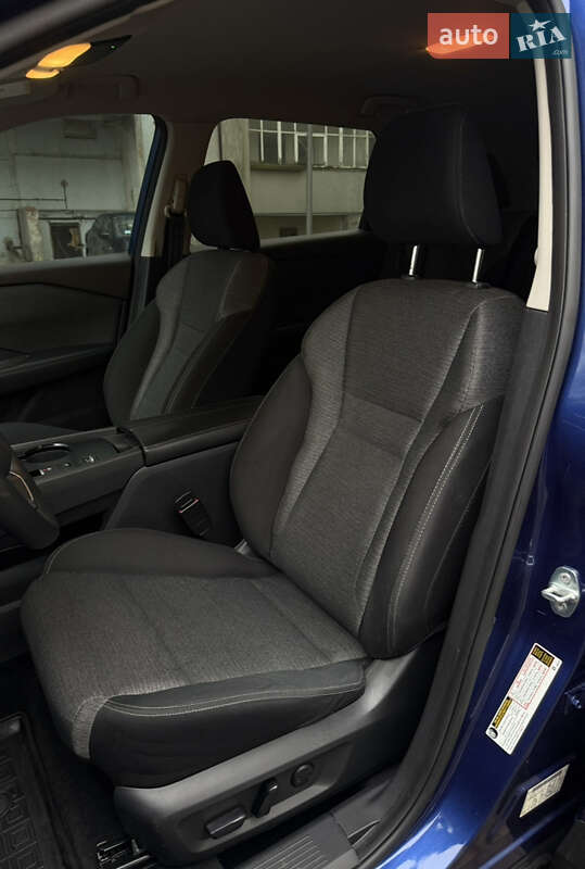 Позашляховик / Кросовер Nissan Rogue 2020 в Ромнах