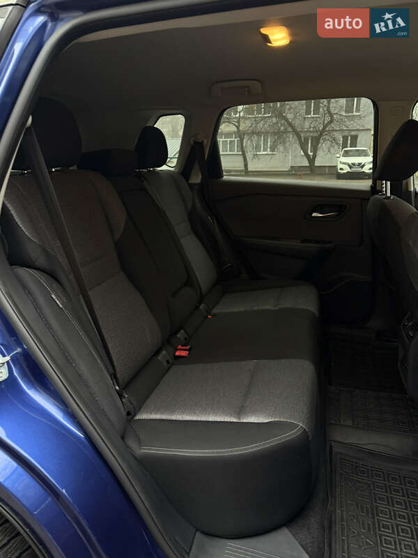 Позашляховик / Кросовер Nissan Rogue 2020 в Ромнах