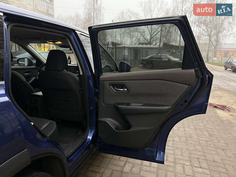 Позашляховик / Кросовер Nissan Rogue 2020 в Ромнах