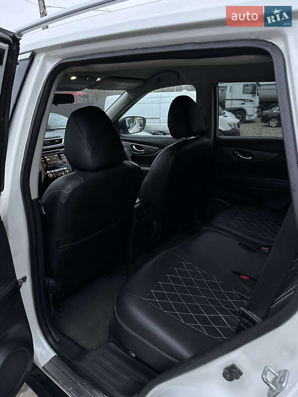 Внедорожник / Кроссовер Nissan Rogue 2016 в Львове