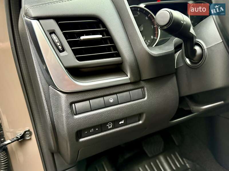 Позашляховик / Кросовер Nissan Rogue 2024 в Тернополі