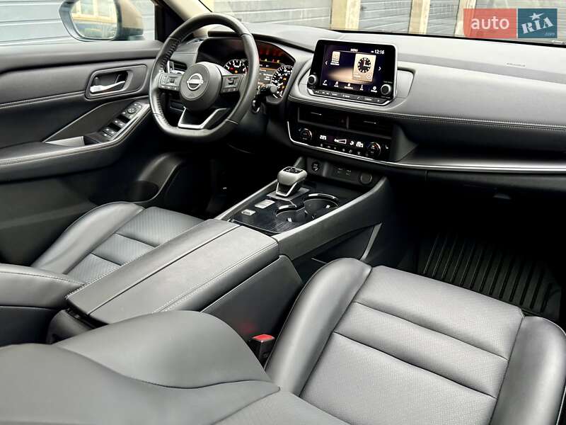 Позашляховик / Кросовер Nissan Rogue 2024 в Тернополі