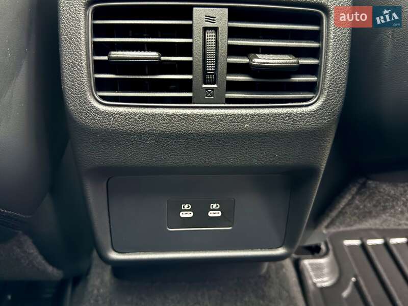 Позашляховик / Кросовер Nissan Rogue 2024 в Тернополі