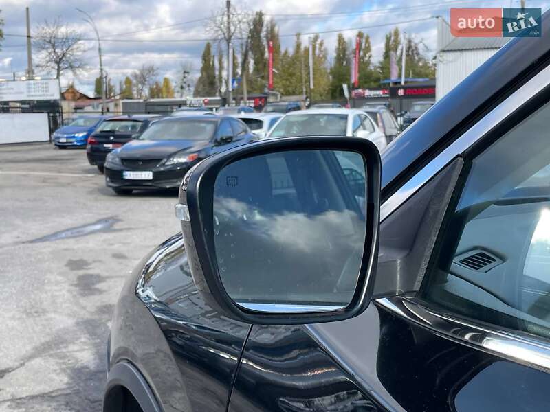 Внедорожник / Кроссовер Nissan Rogue 2017 в Киеве