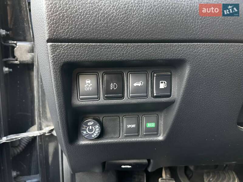 Внедорожник / Кроссовер Nissan Rogue 2017 в Киеве