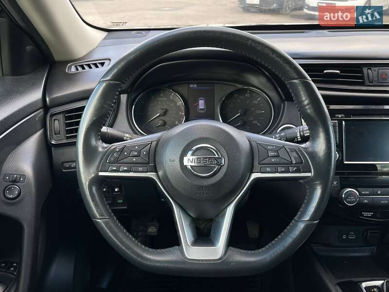 Внедорожник / Кроссовер Nissan Rogue 2017 в Киеве