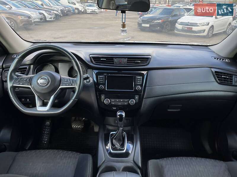 Внедорожник / Кроссовер Nissan Rogue 2017 в Киеве