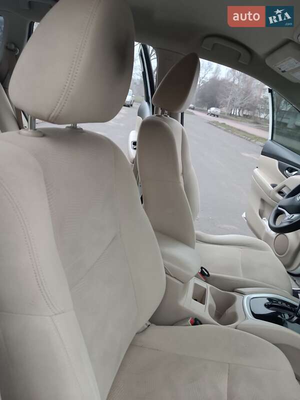 Внедорожник / Кроссовер Nissan Rogue 2016 в Прилуках