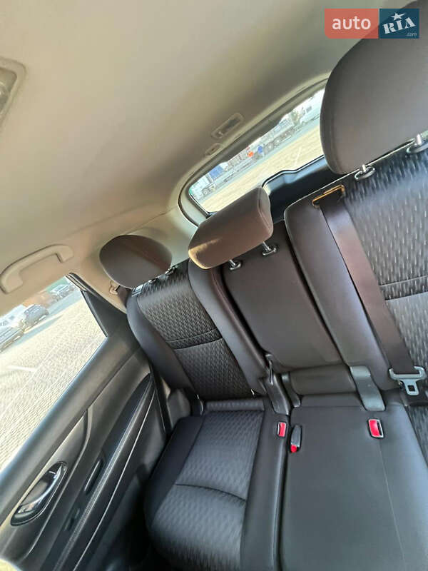 Позашляховик / Кросовер Nissan Rogue 2017 в Ужгороді фото 13 Позашляховик / Кросовер Nissan Rogue 2017 в Ужгороді