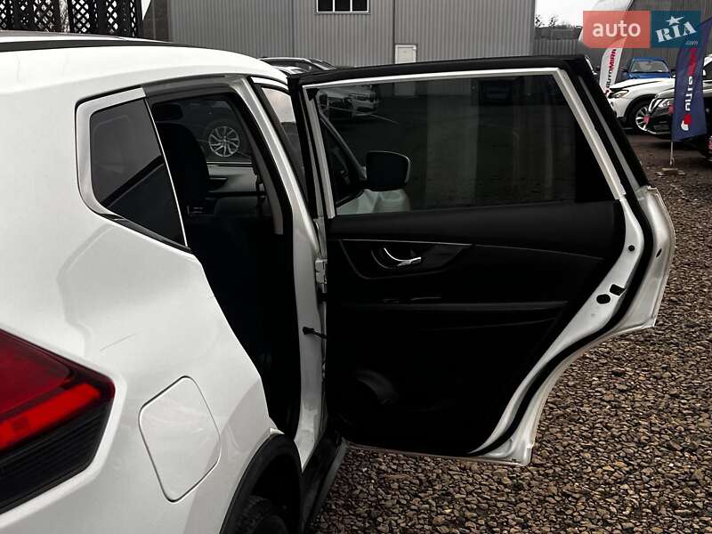 Внедорожник / Кроссовер Nissan Rogue 2017 в Луцке