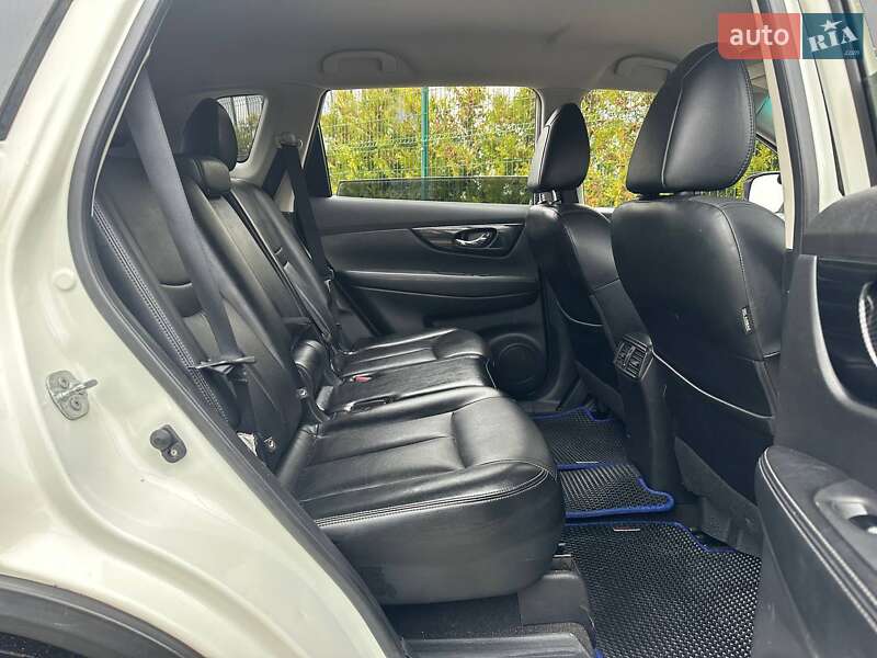 Внедорожник / Кроссовер Nissan Rogue 2017 в Киеве