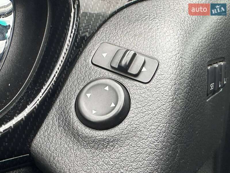 Внедорожник / Кроссовер Nissan Rogue 2017 в Киеве