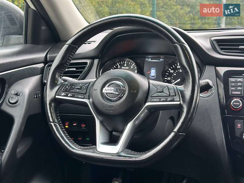 Внедорожник / Кроссовер Nissan Rogue 2017 в Киеве