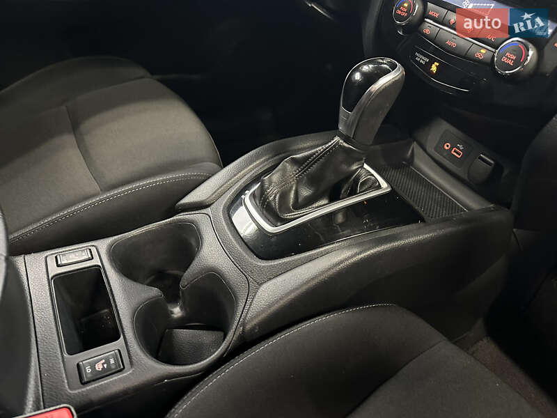 Позашляховик / Кросовер Nissan Rogue 2018 в Городку