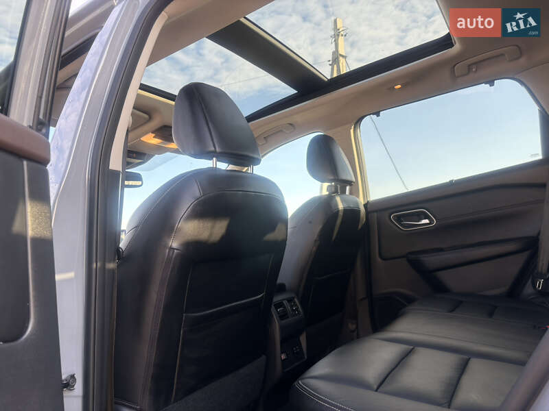 Внедорожник / Кроссовер Nissan Rogue 2020 в Львове